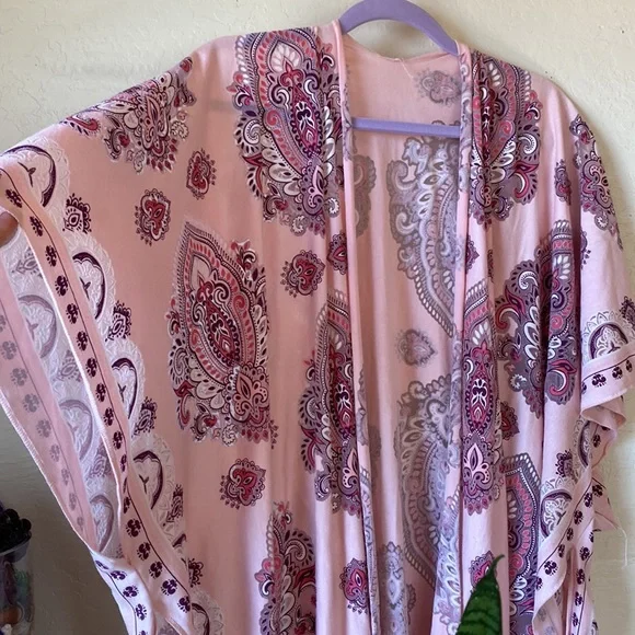 Stunning fringe kimono style shawl - Picture 4 of 5